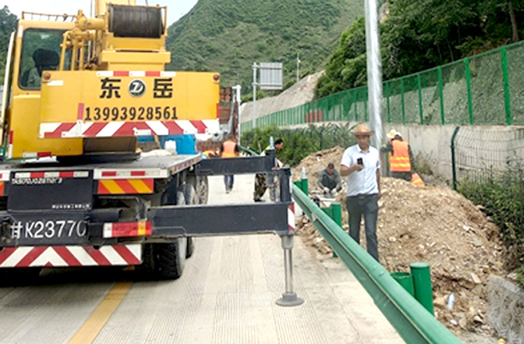 耀霖交通助力隴南高速路波形護(hù)欄改造項(xiàng)目